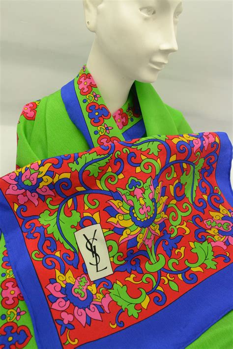 paris yves saint laurent foulard